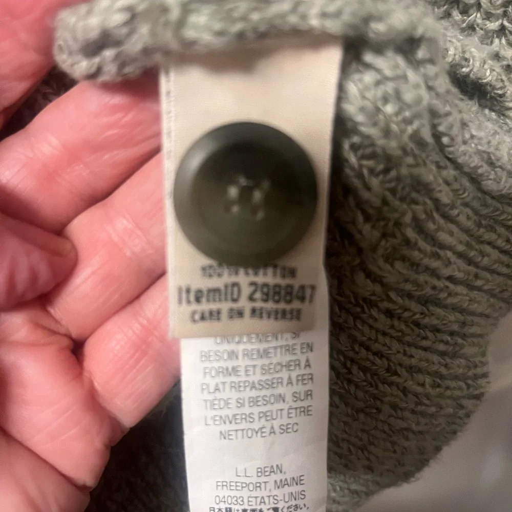 LLBean women’s cardigan sweater, short collar, chunky knit mid length Sz M